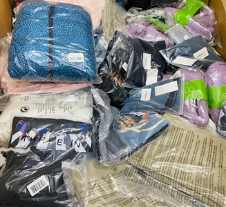 CAMION DE VÊTEMENTS AMAZON - Image 3