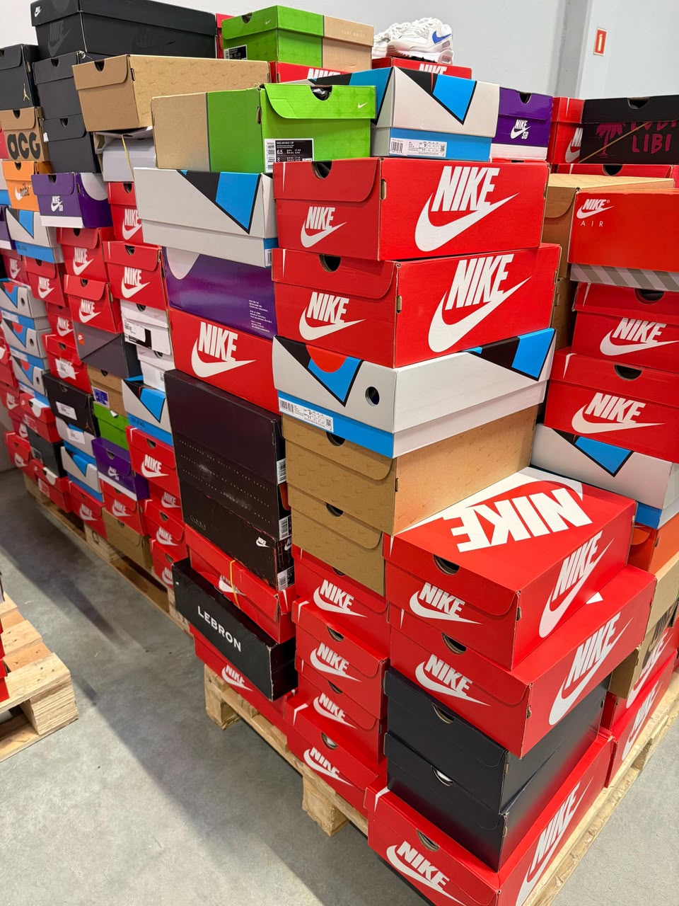 Palette de Baskets Marque / Brand Name Sneakers